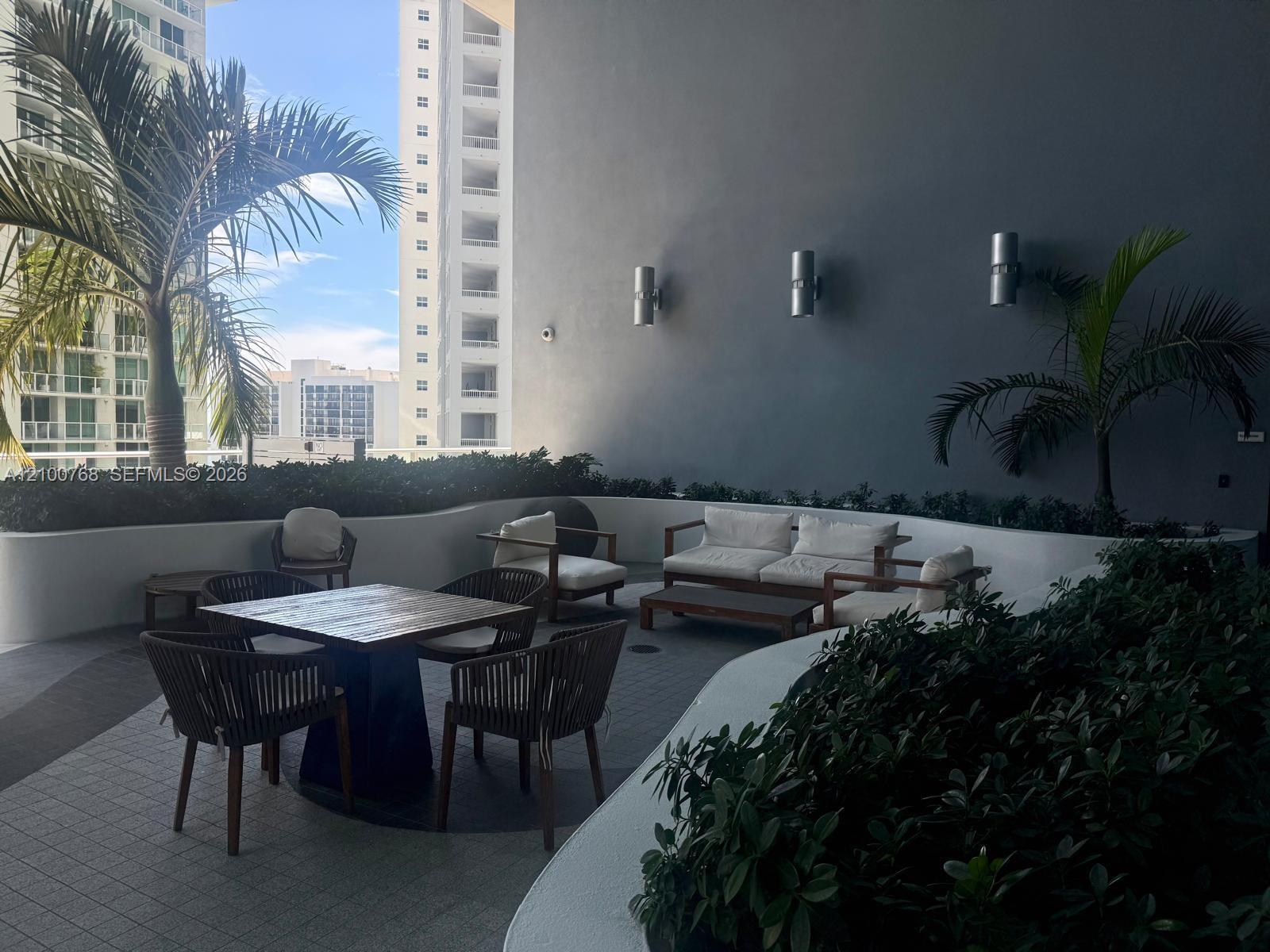 1300 Brickell Bay Dr # 1600
