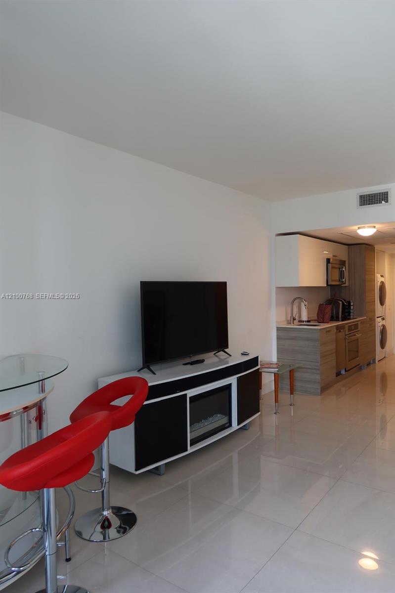 1300 Brickell Bay Dr # 1600