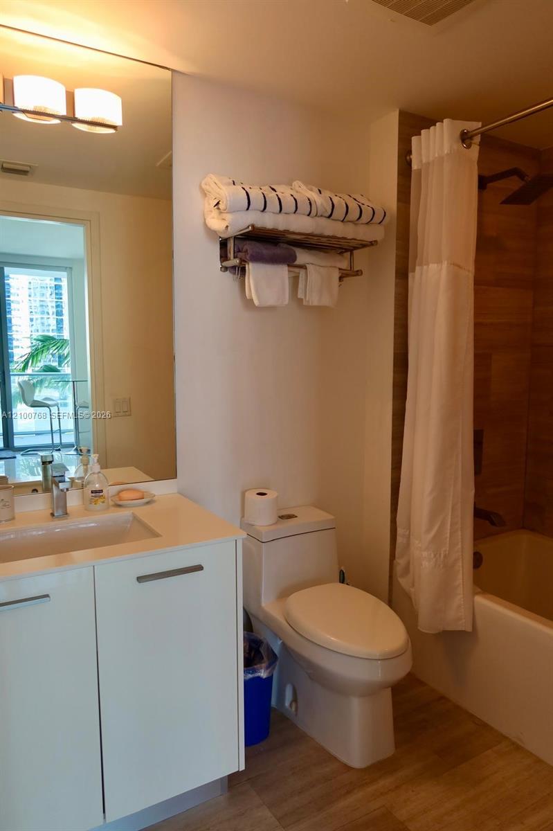 1300 Brickell Bay Dr # 1600