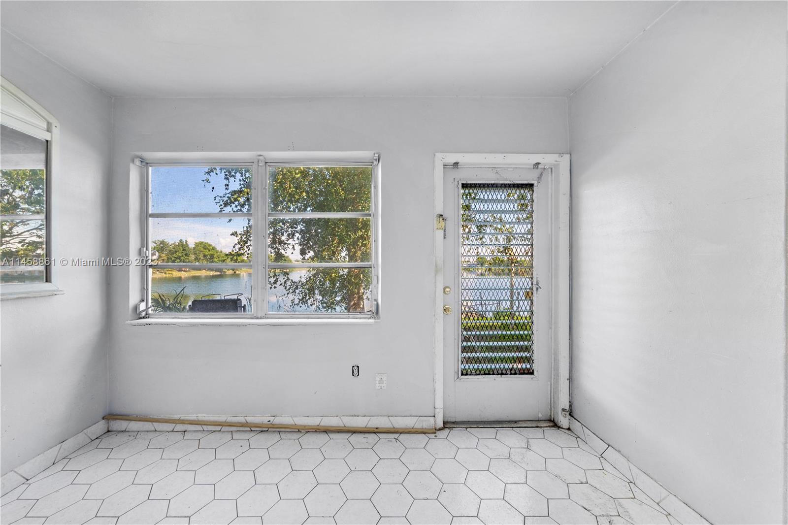 251 NE 187th St # 807