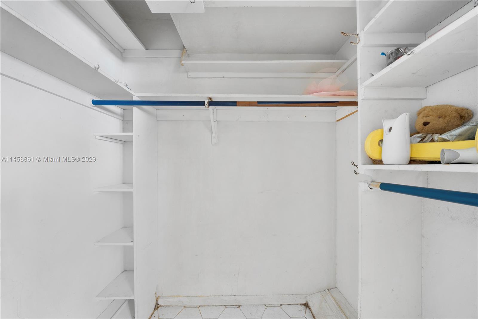 251 NE 187th St # 807