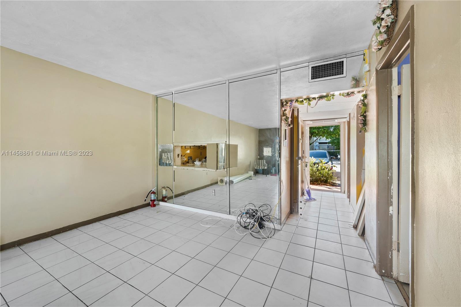 251 NE 187th St # 807