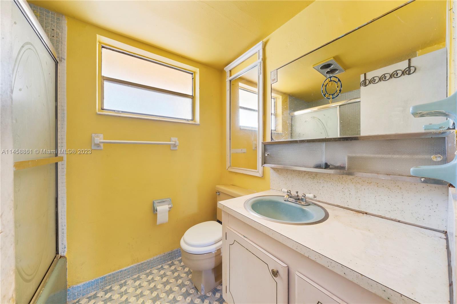 251 NE 187th St # 807