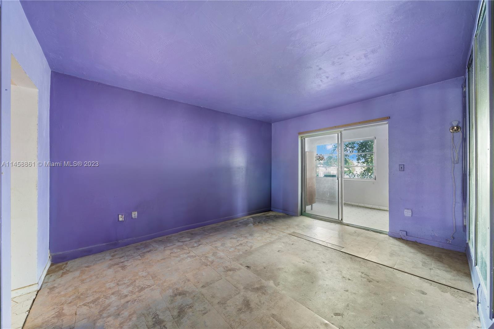 251 NE 187th St # 807