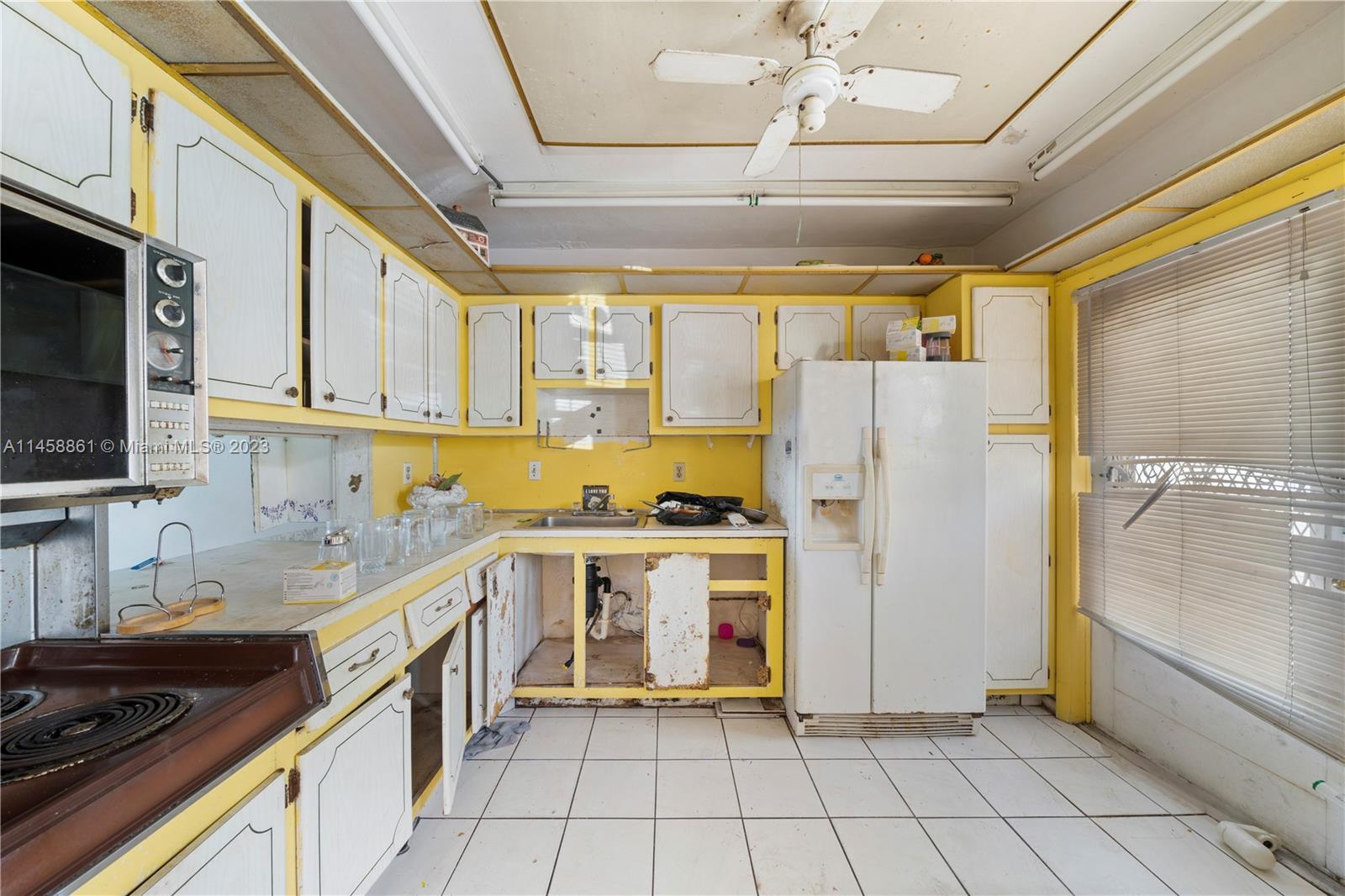 251 NE 187th St # 807