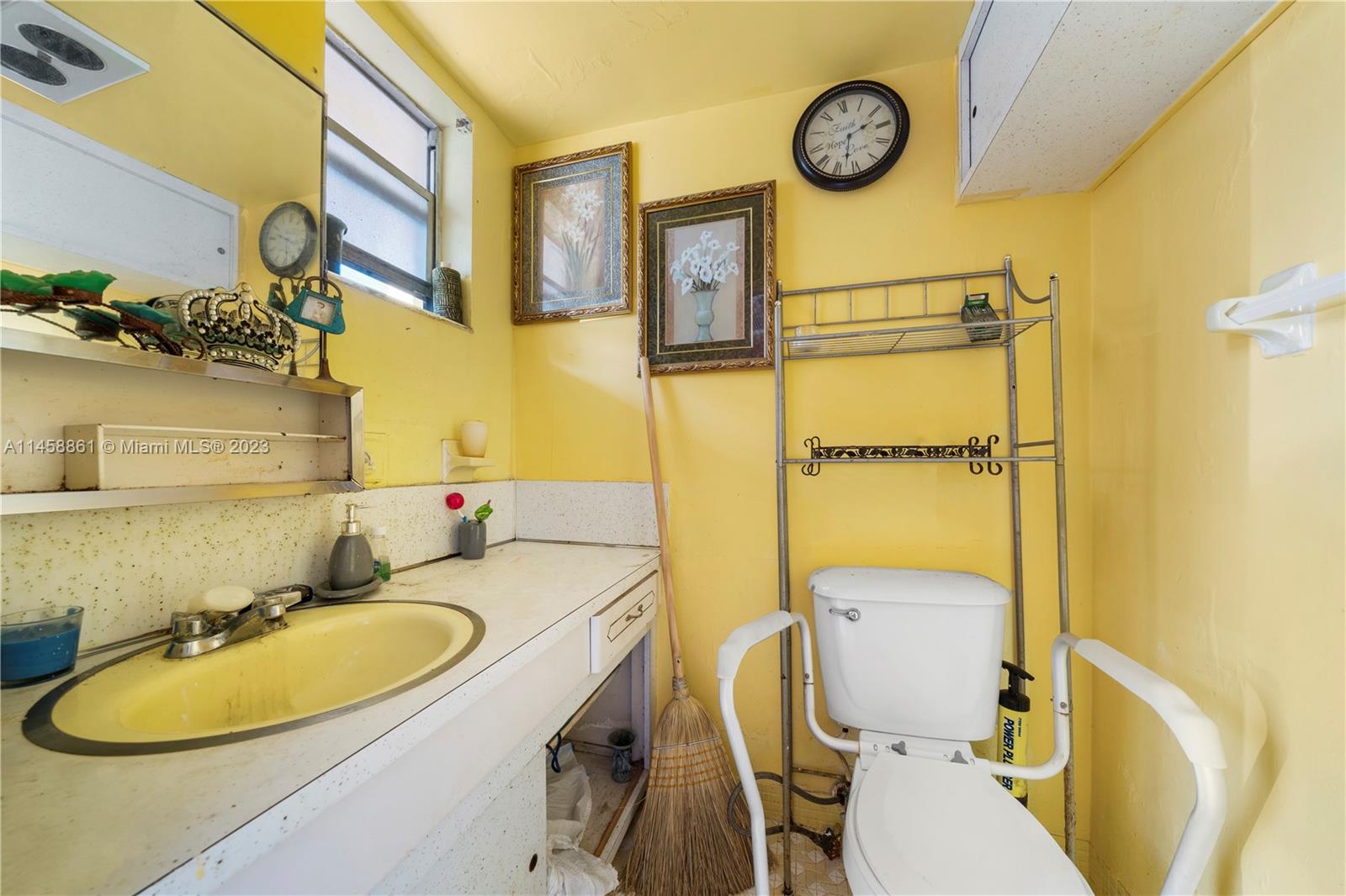 251 NE 187th St # 807