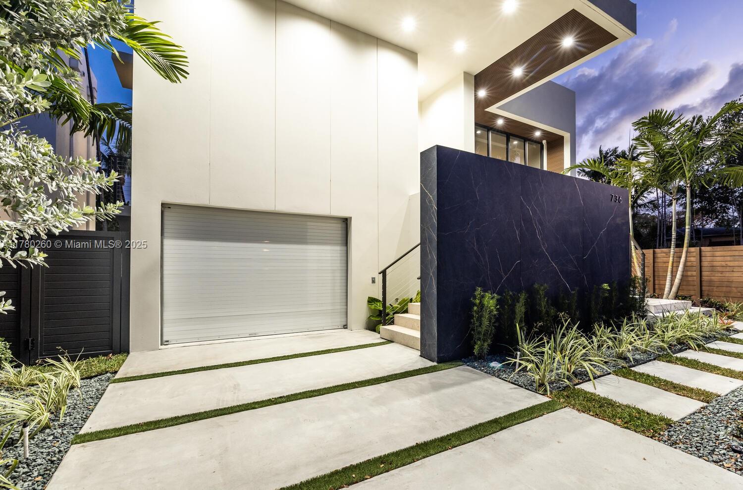 736 NE 77th St