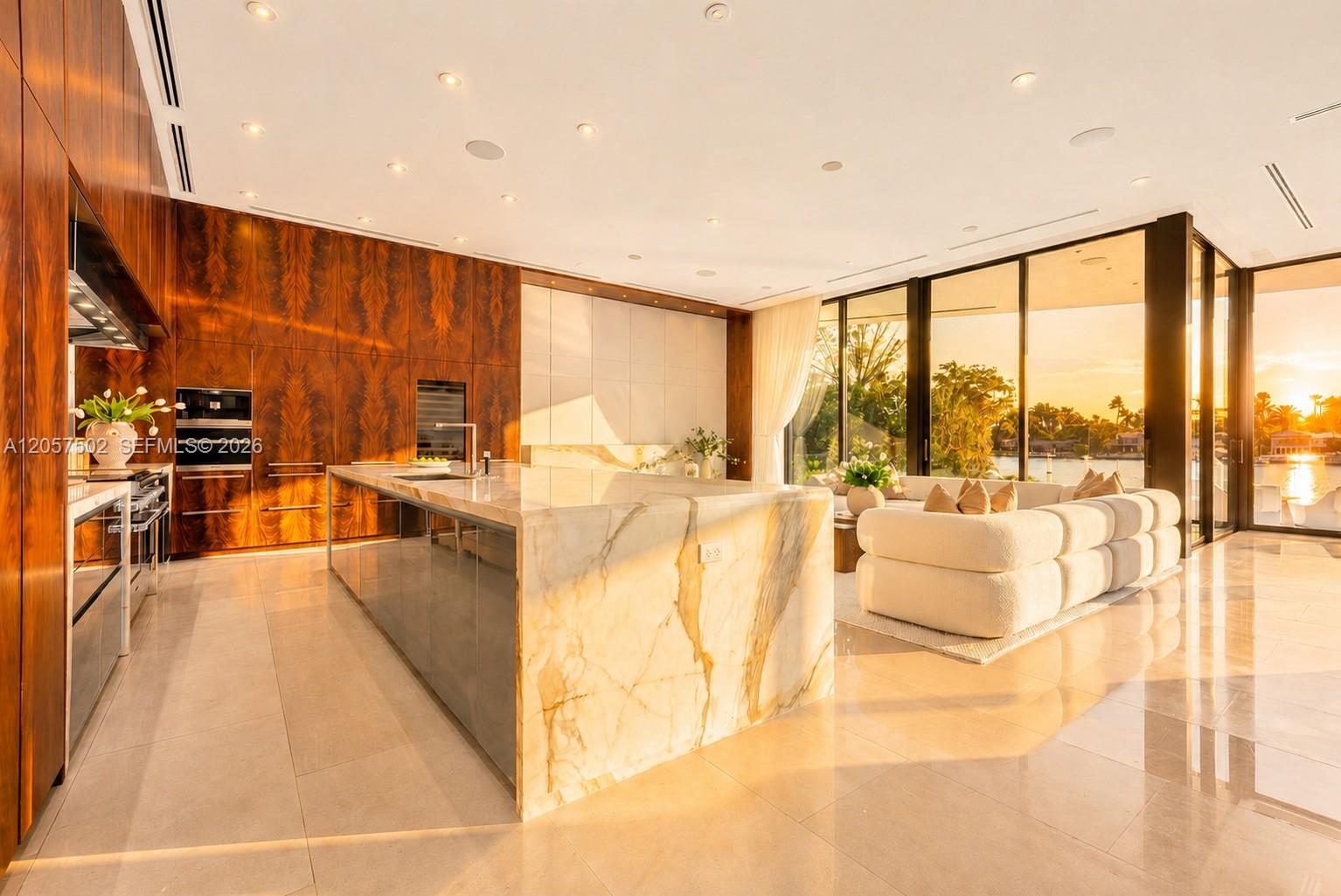 503 E Dilido Dr