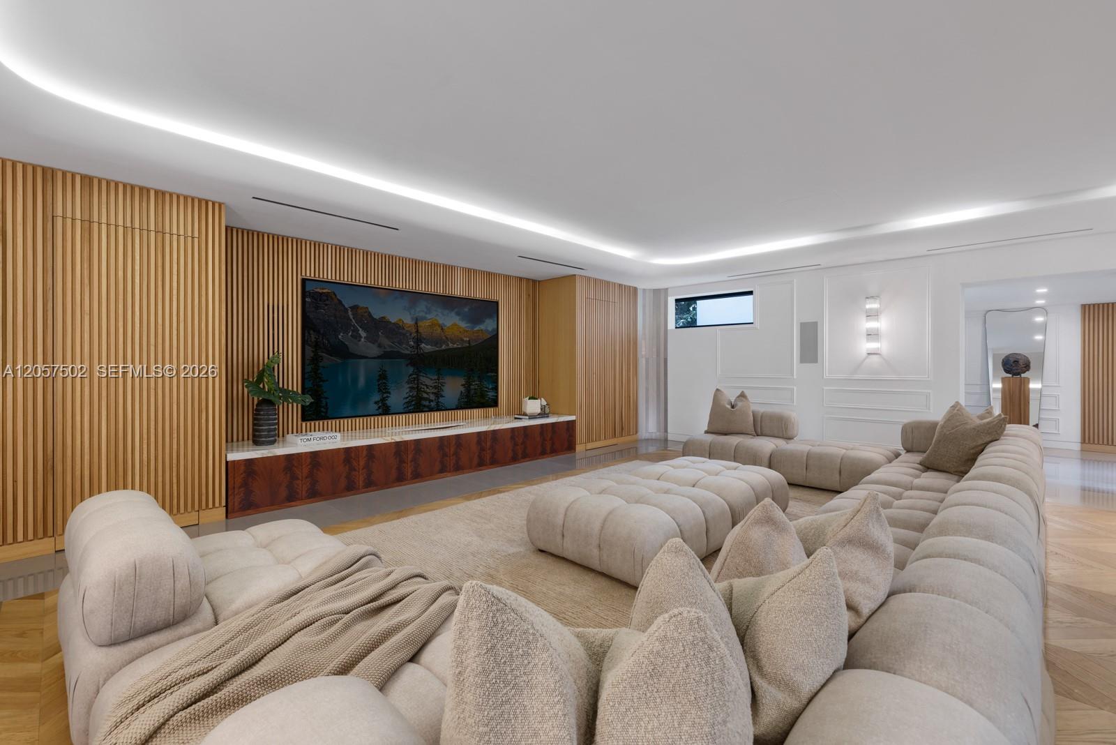 503 E Dilido Dr