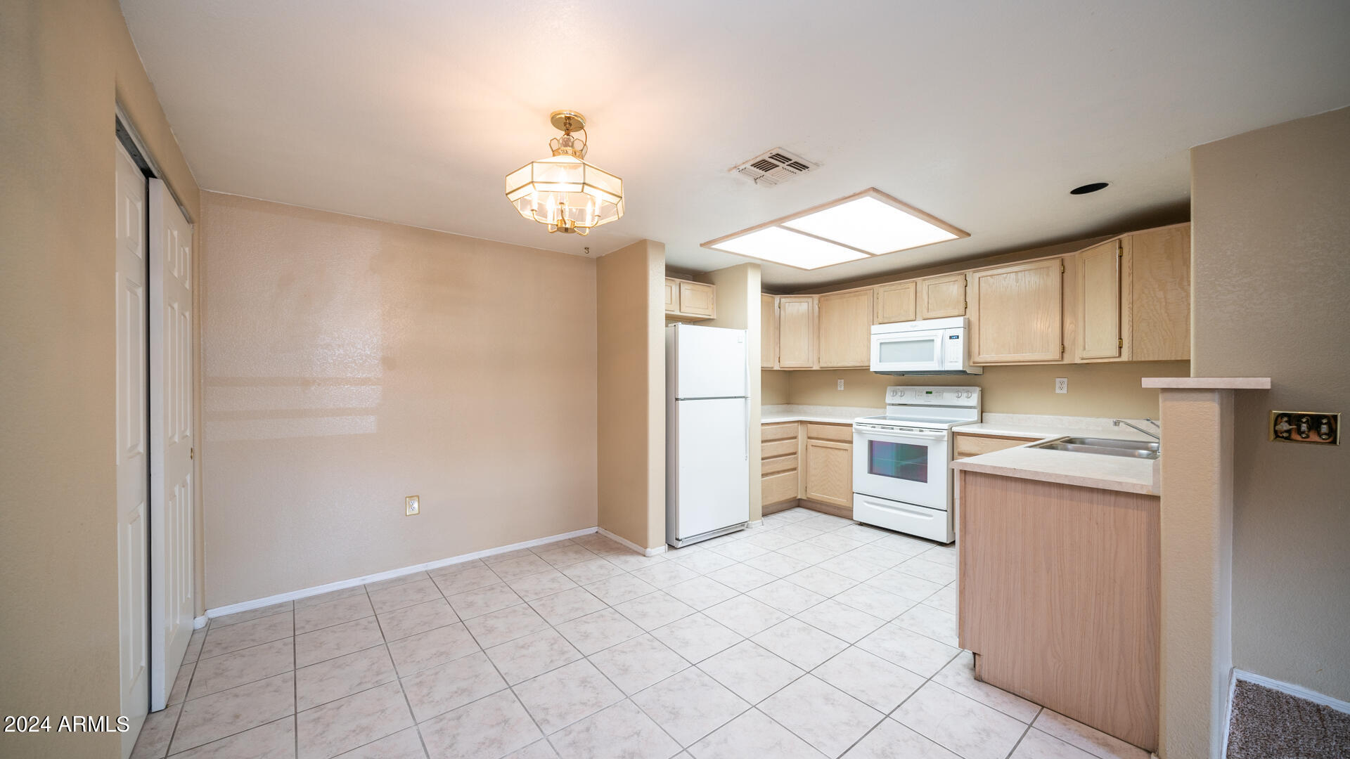 10410 N CAVE CREEK Road, 1114