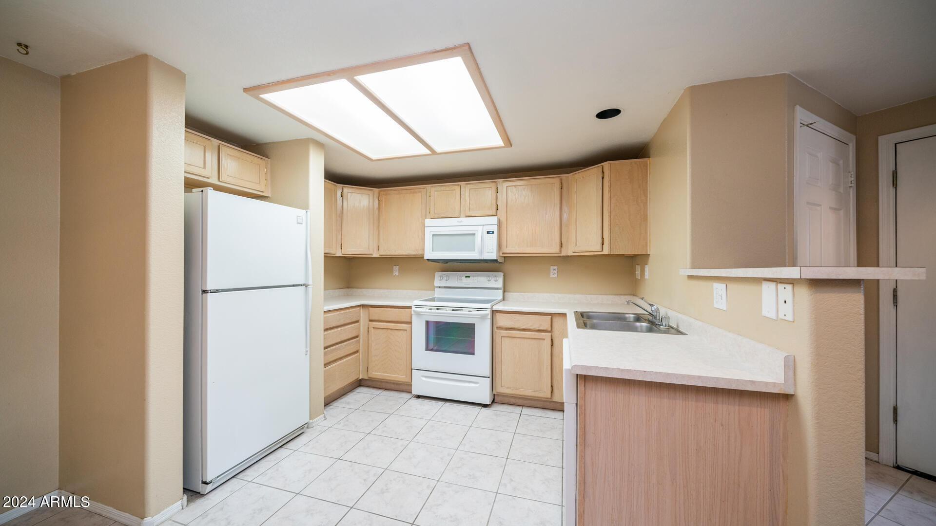 10410 N CAVE CREEK Road, 1114