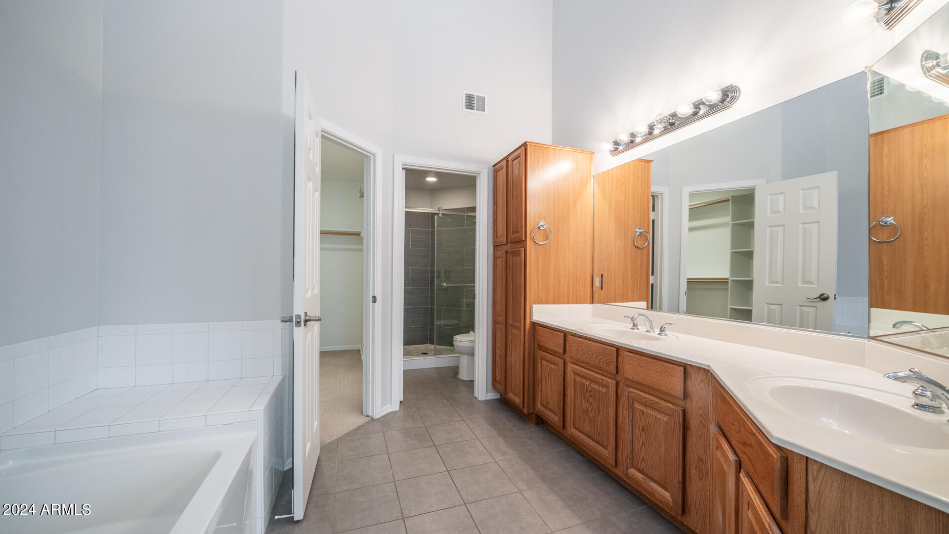 7580 E EARLL Drive, 84