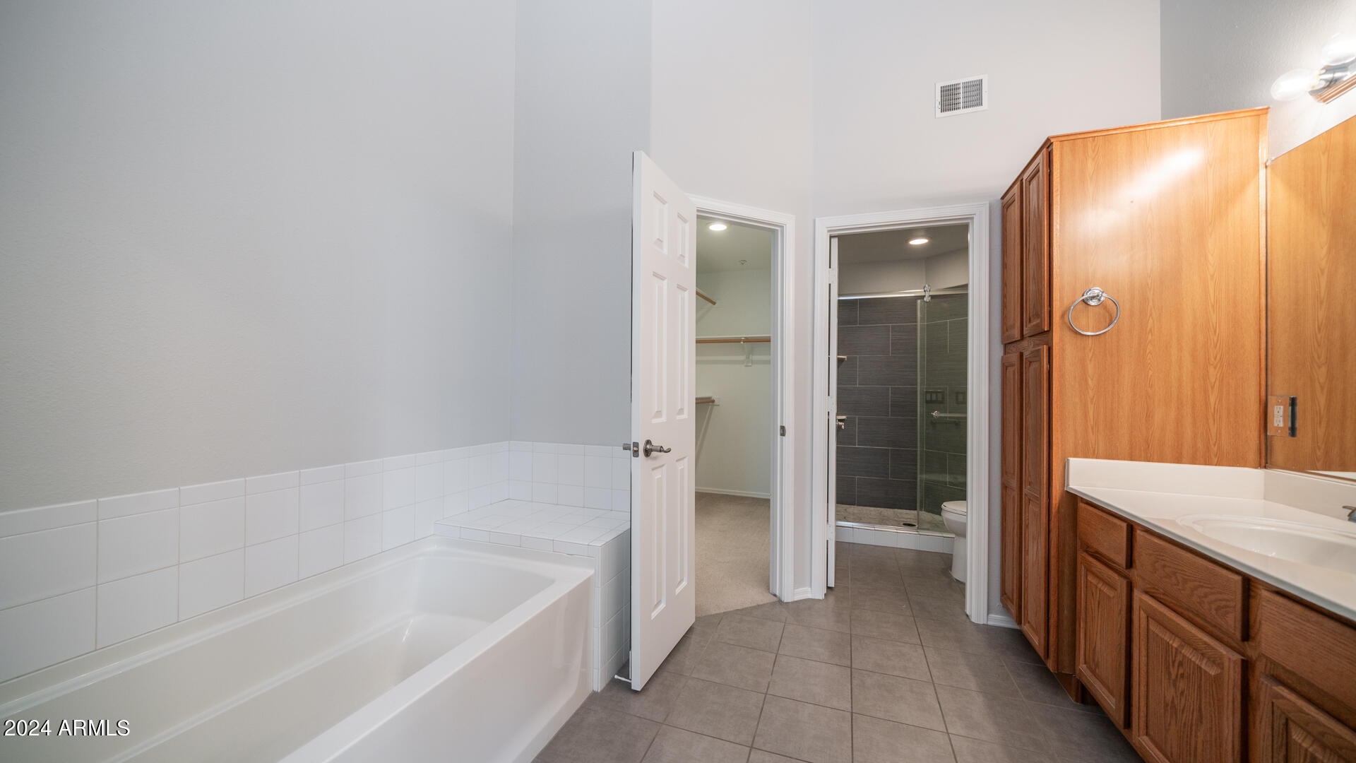 7580 E EARLL Drive, 84