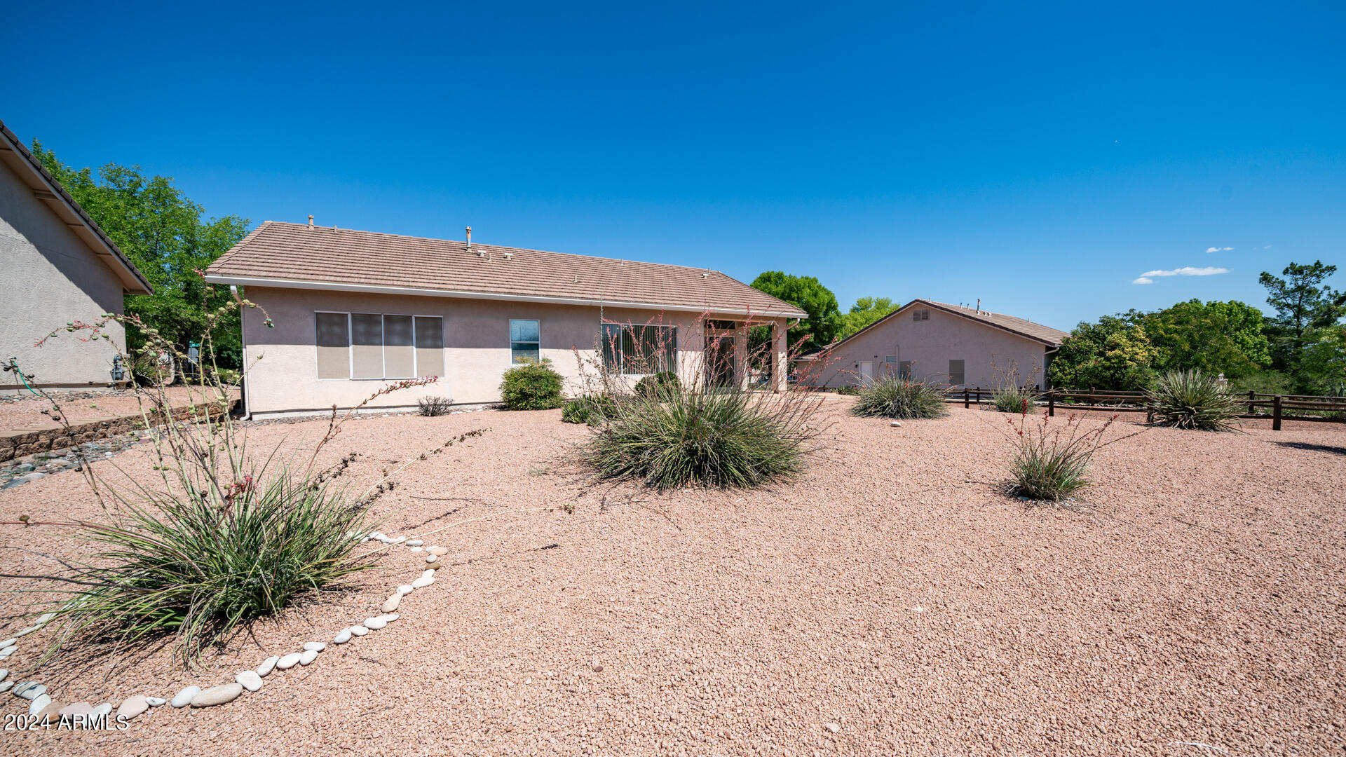 1445 W WAGON WHEEL Road