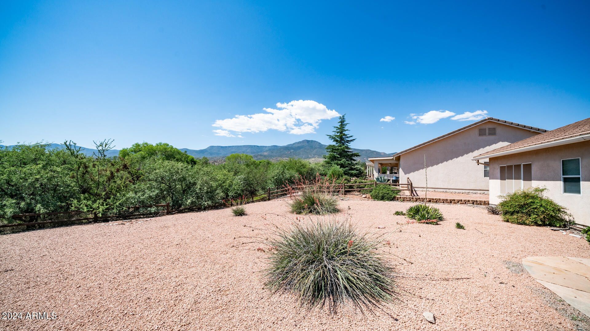 1445 W WAGON WHEEL Road