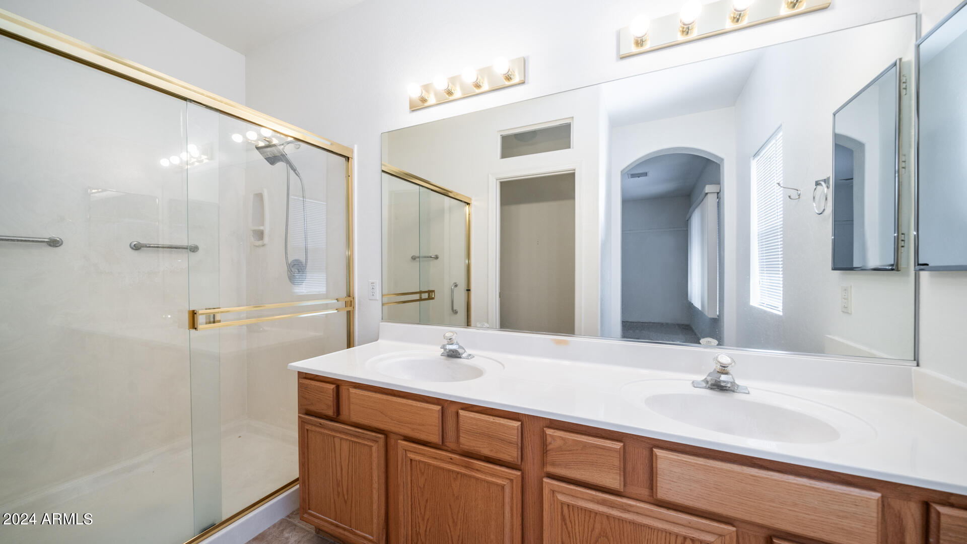 1445 W WAGON WHEEL Road