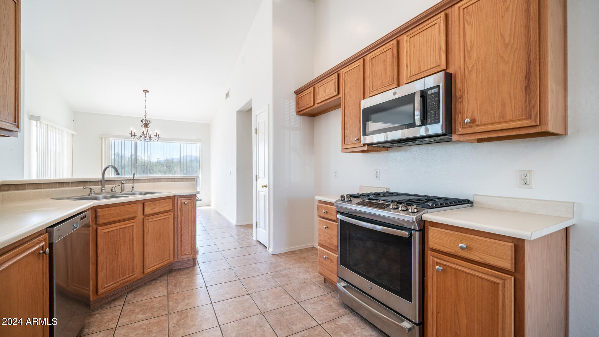 1445 W WAGON WHEEL Road