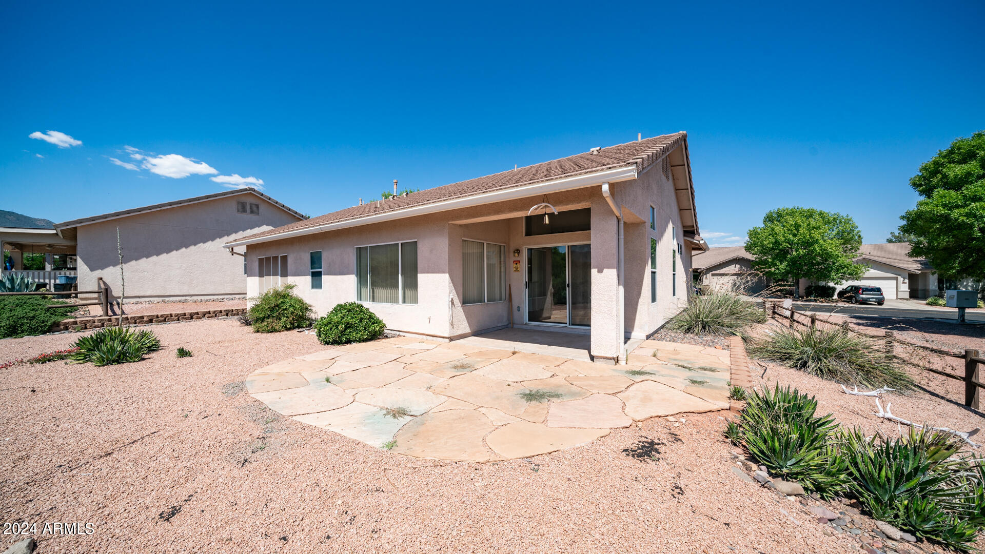 1445 W WAGON WHEEL Road