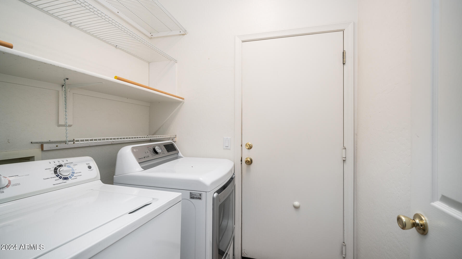 1445 W WAGON WHEEL Road