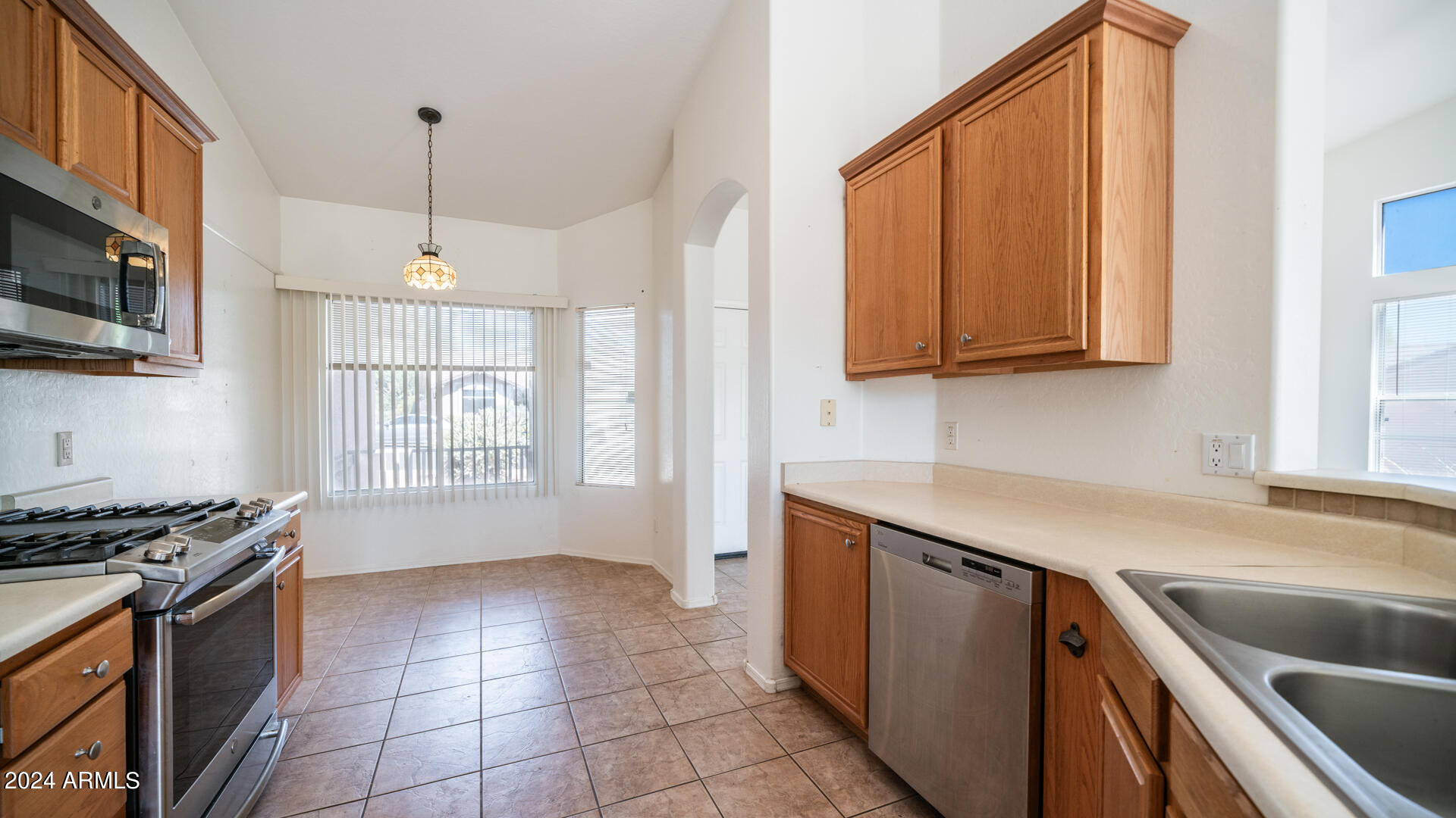 1445 W WAGON WHEEL Road