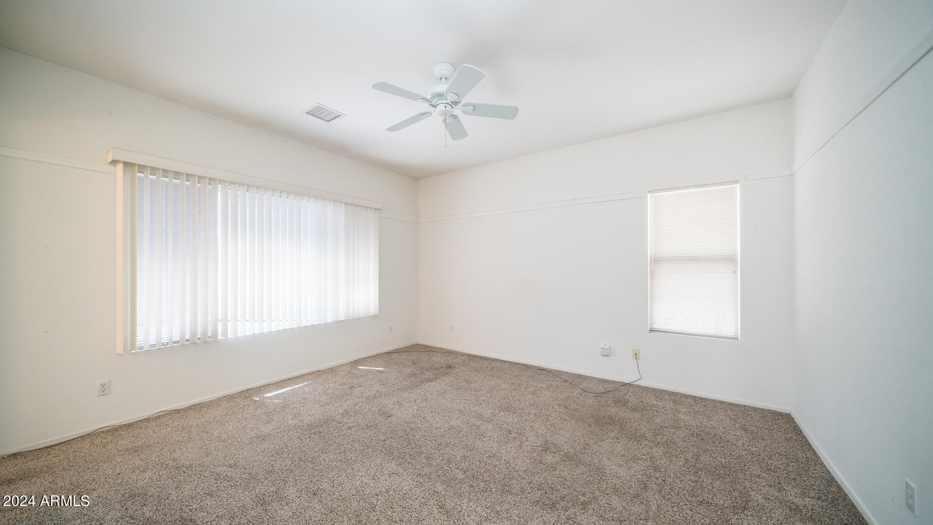 1445 W WAGON WHEEL Road