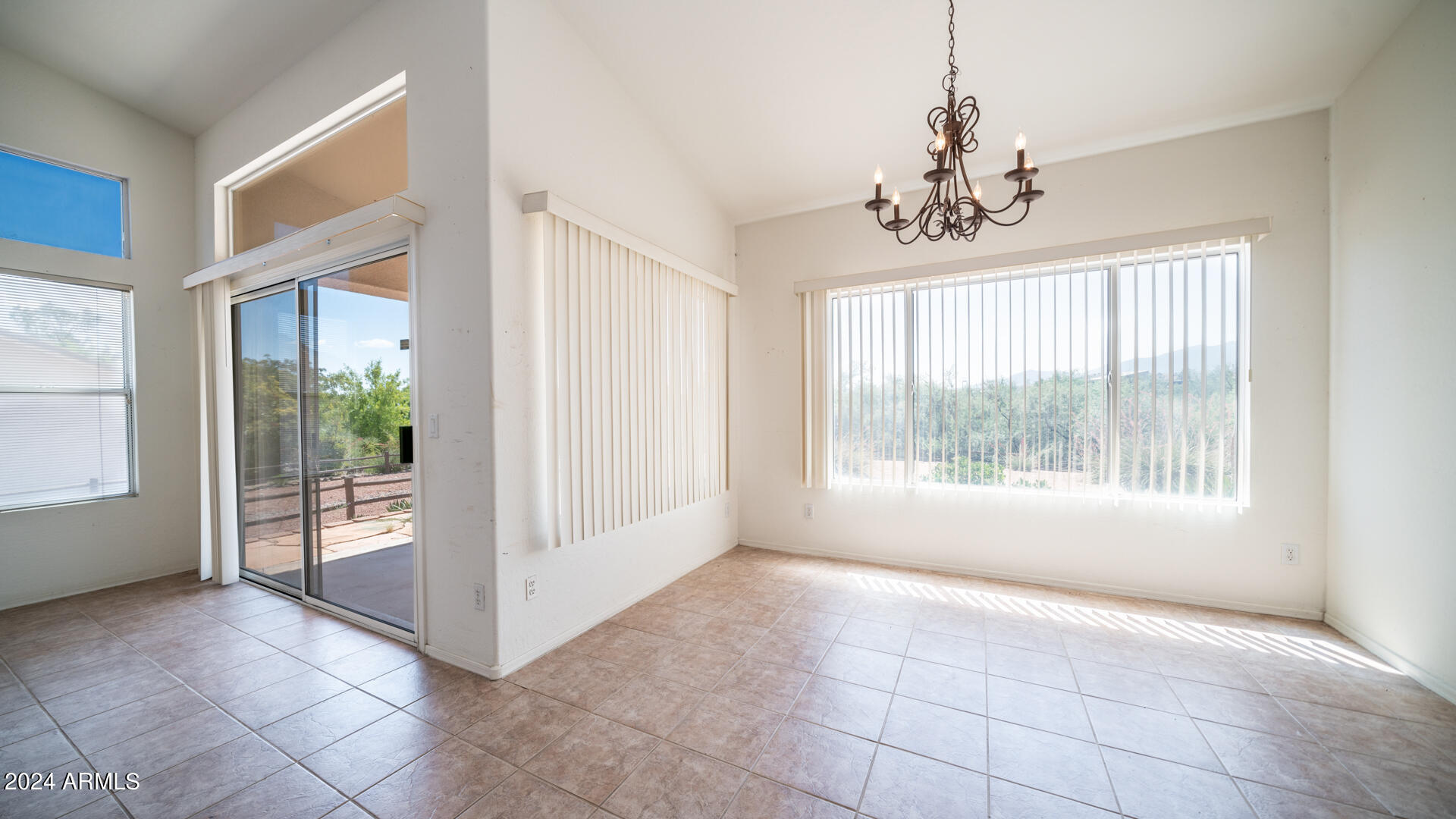 1445 W WAGON WHEEL Road