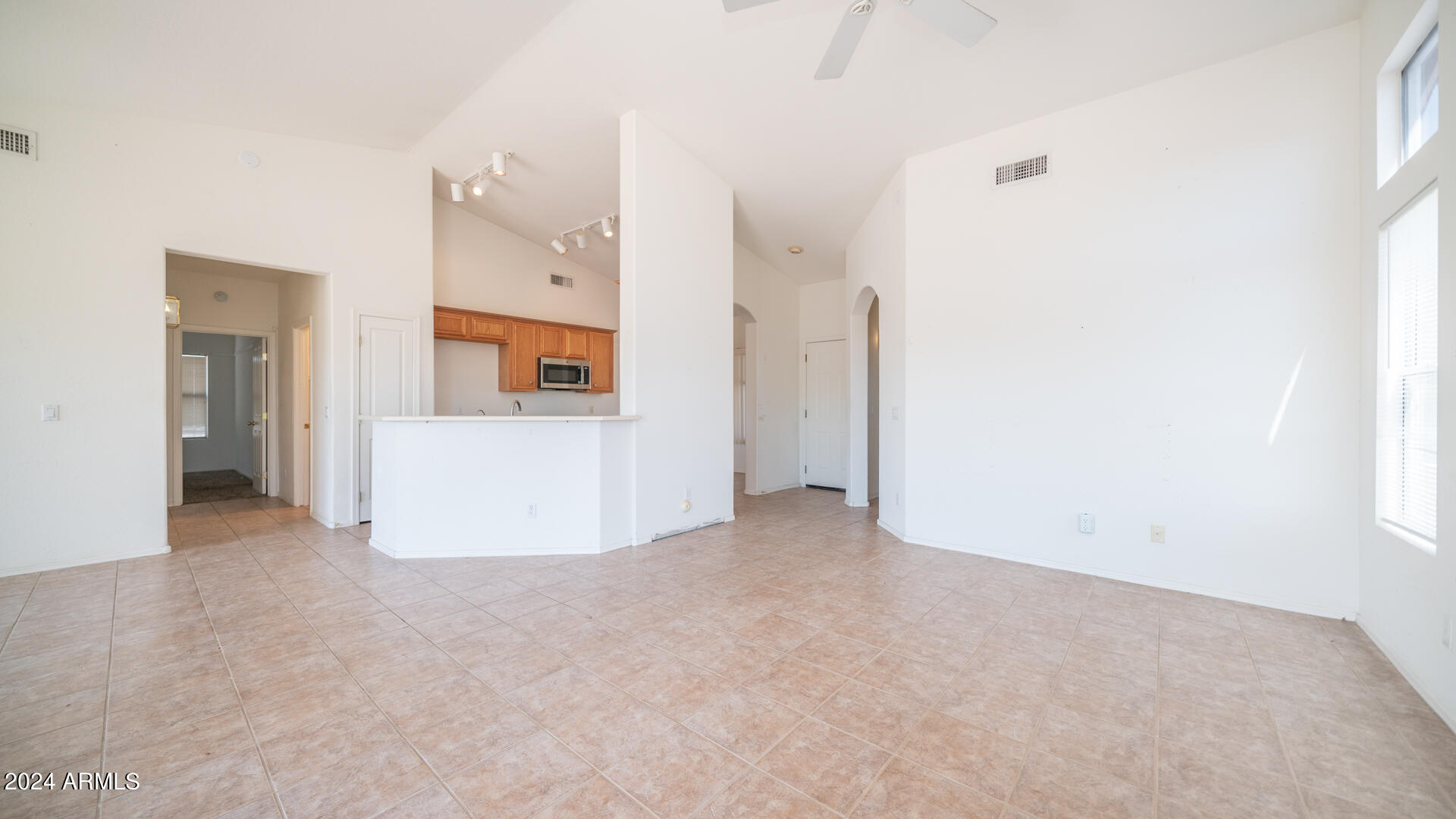 1445 W WAGON WHEEL Road