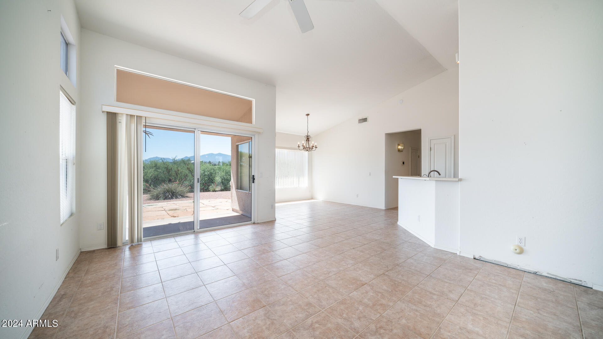 1445 W WAGON WHEEL Road