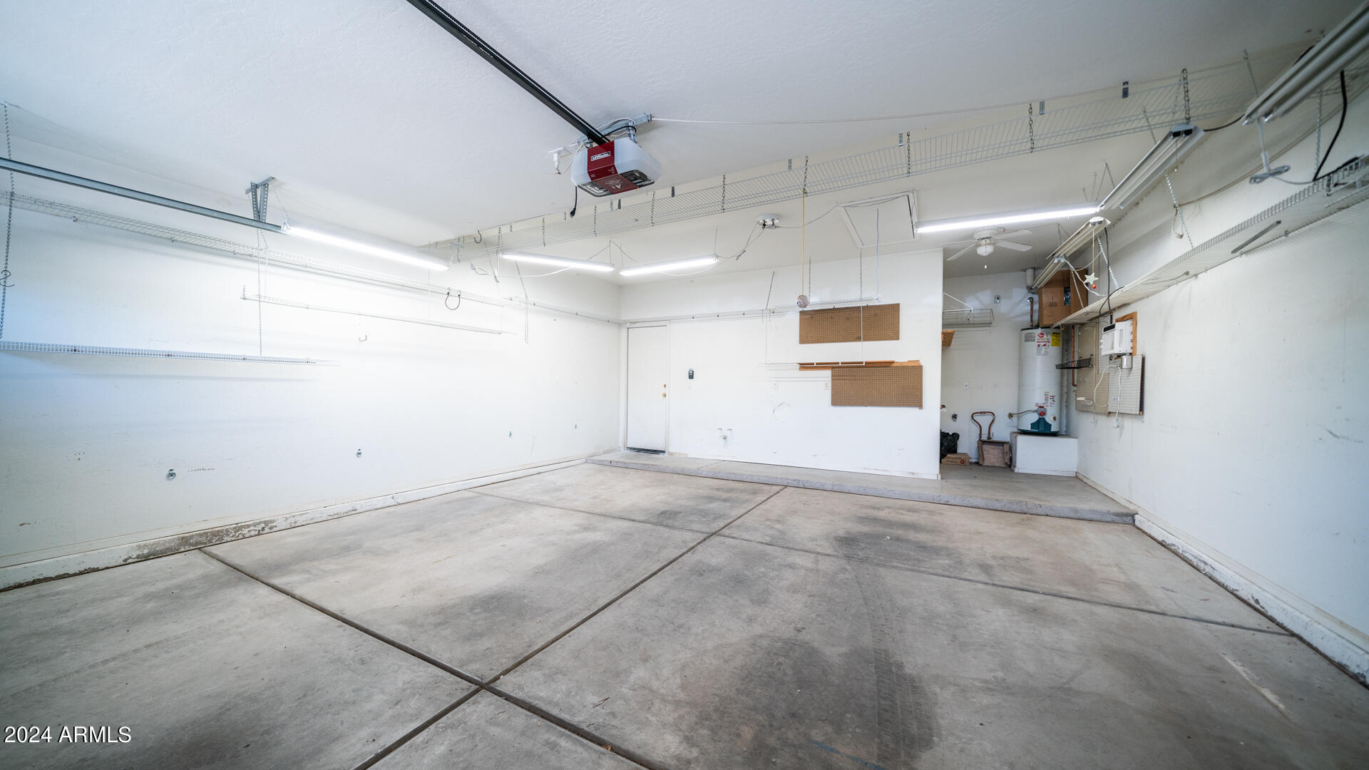 1445 W WAGON WHEEL Road