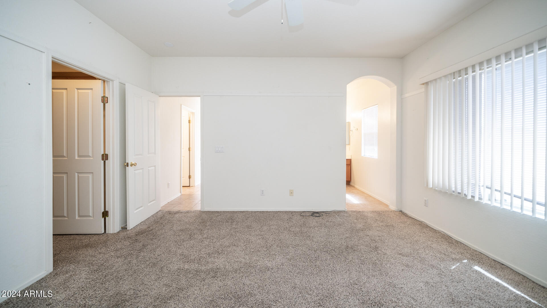 1445 W WAGON WHEEL Road