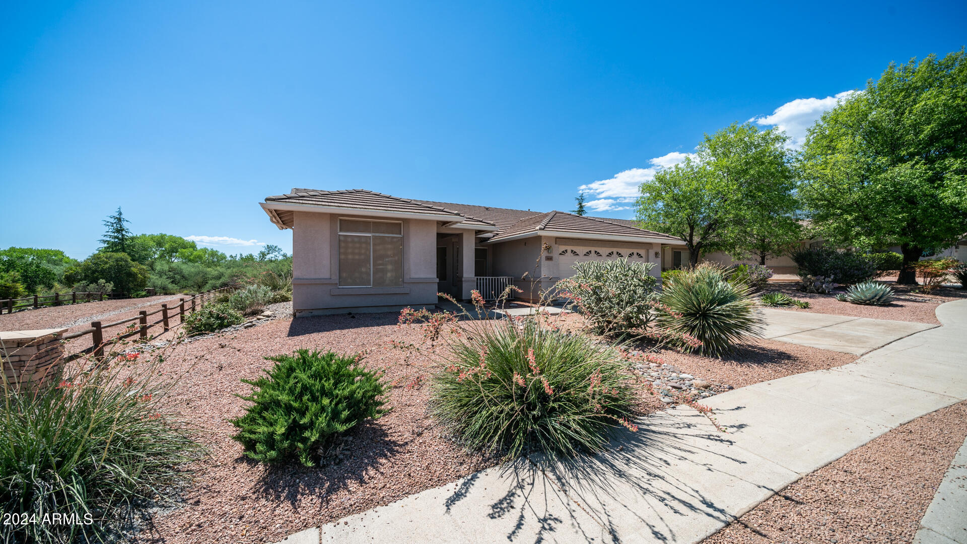 1445 W WAGON WHEEL Road