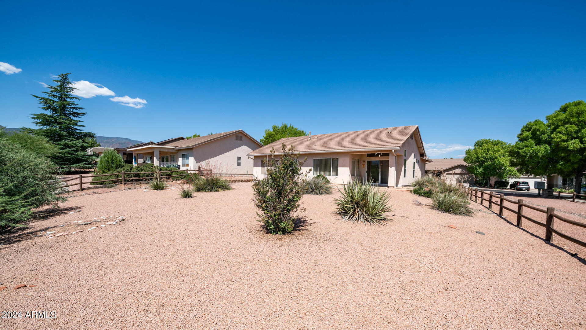 1445 W WAGON WHEEL Road