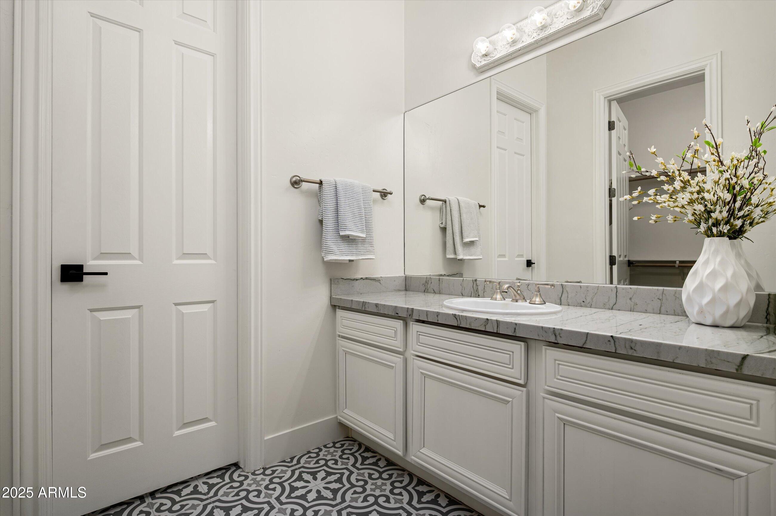 3946 N PINNACLE HILLS Circle