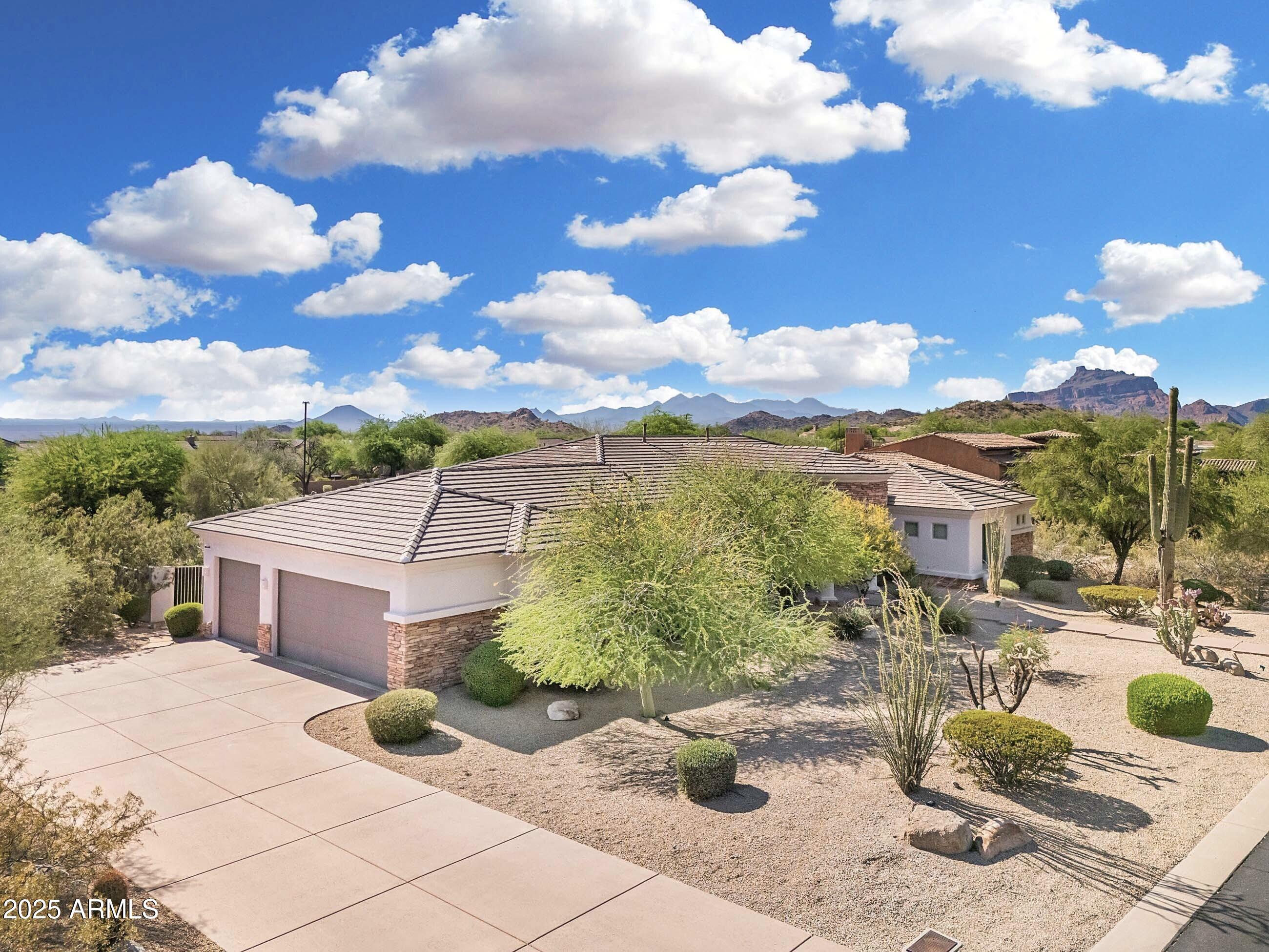 3946 N PINNACLE HILLS Circle