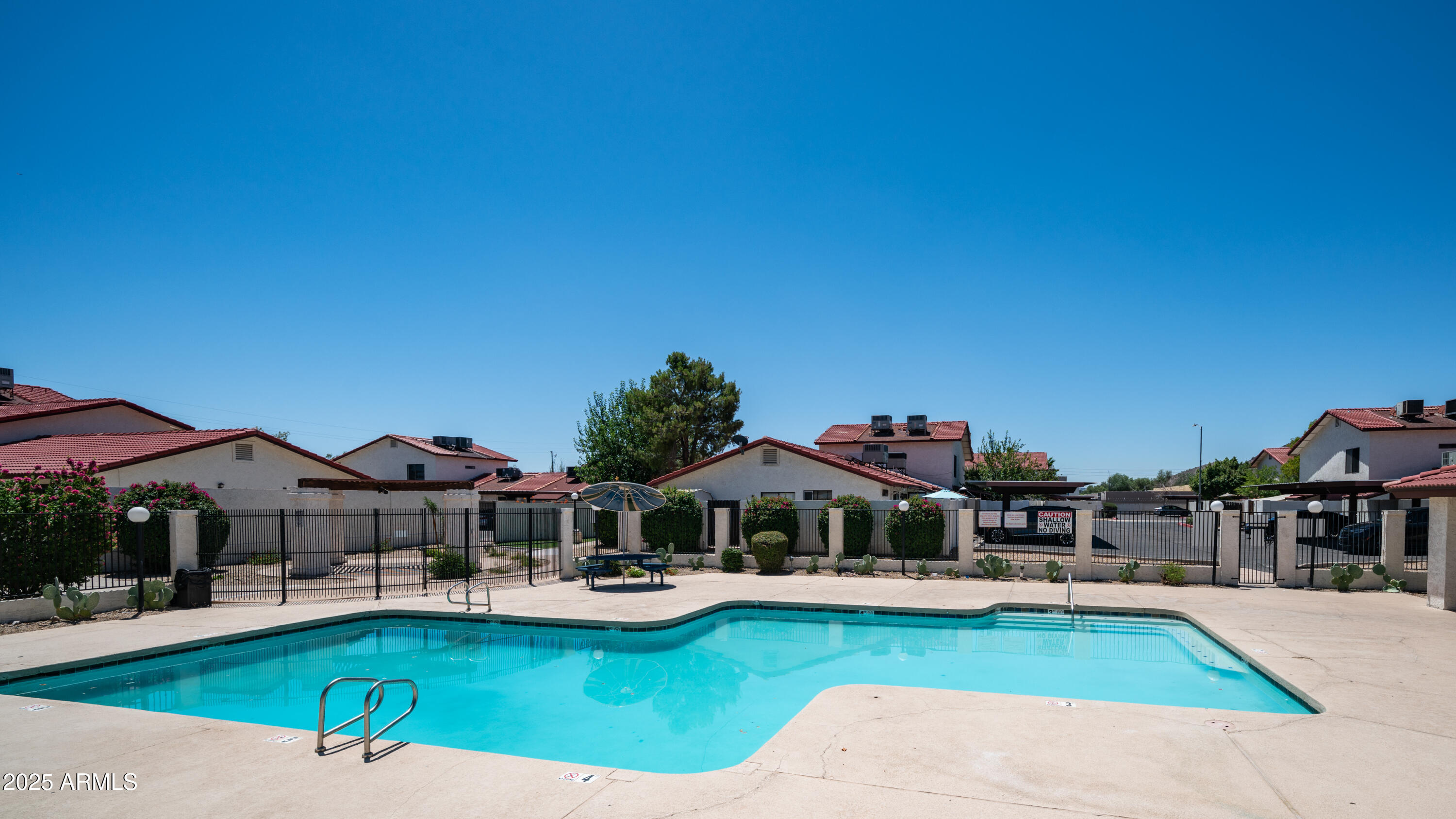 2827 E WALTANN Lane, 3