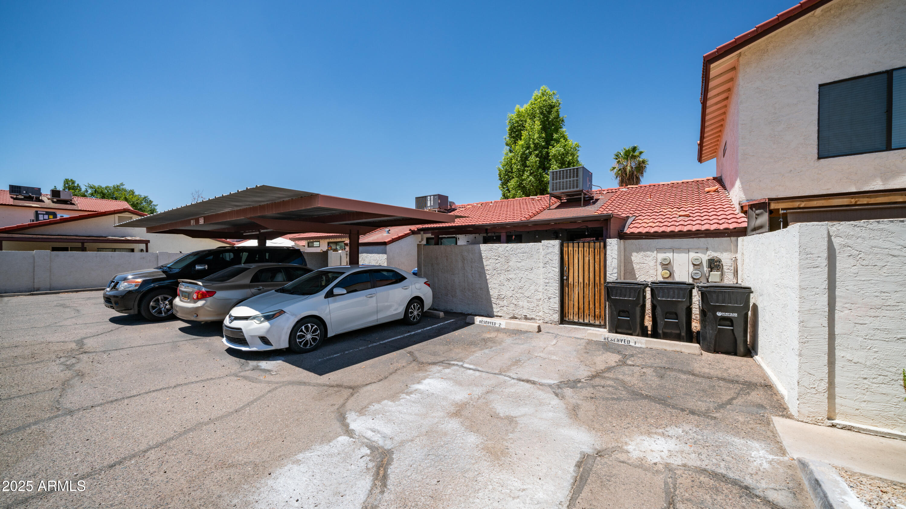 2827 E WALTANN Lane, 3