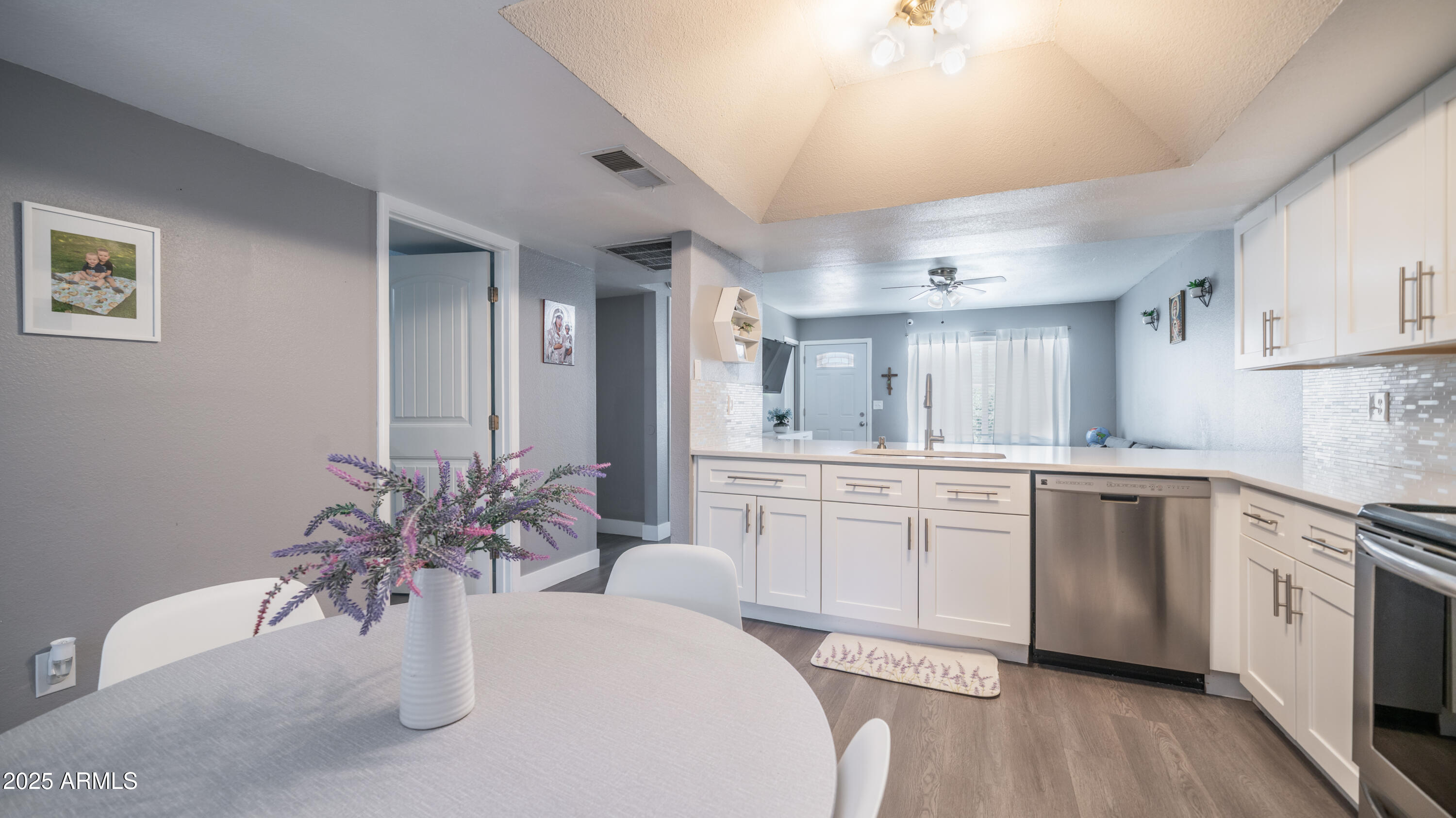 2827 E WALTANN Lane, 3