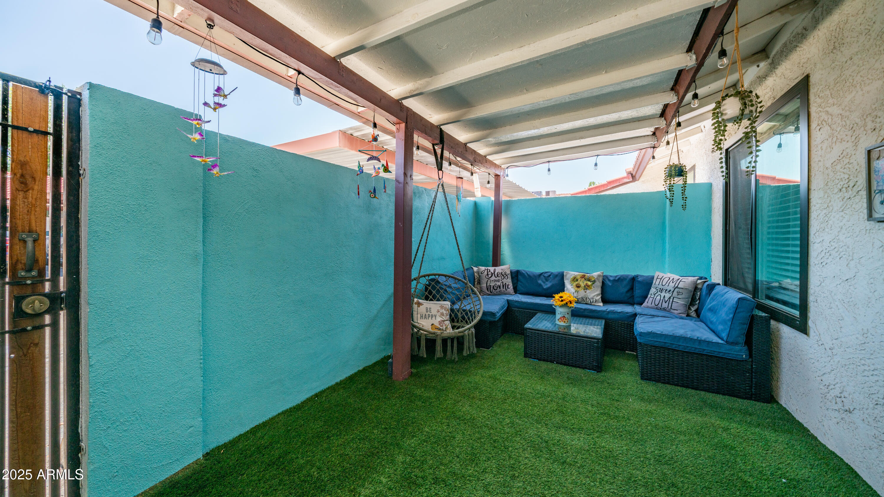 2827 E WALTANN Lane, 3