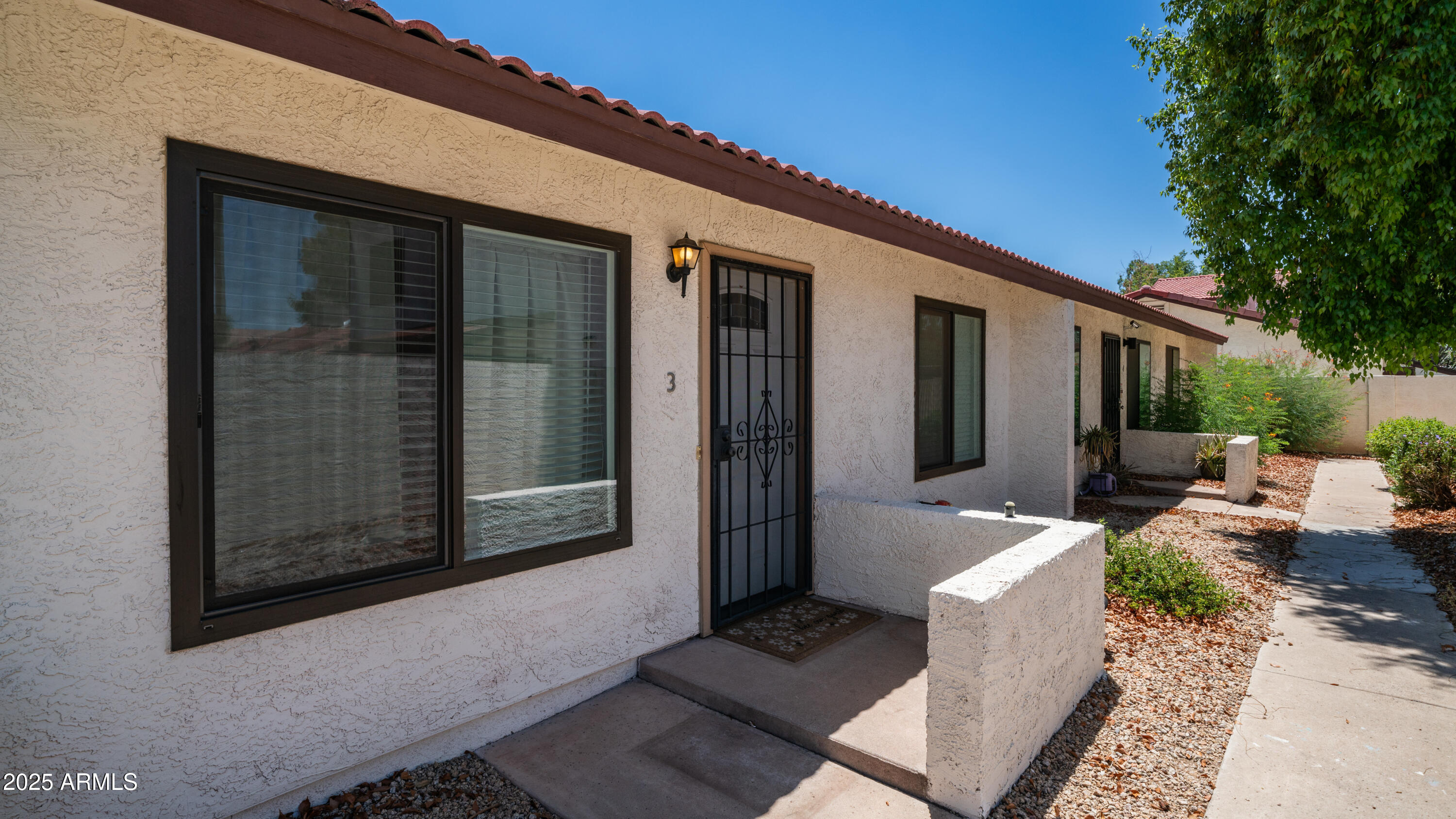 2827 E WALTANN Lane, 3