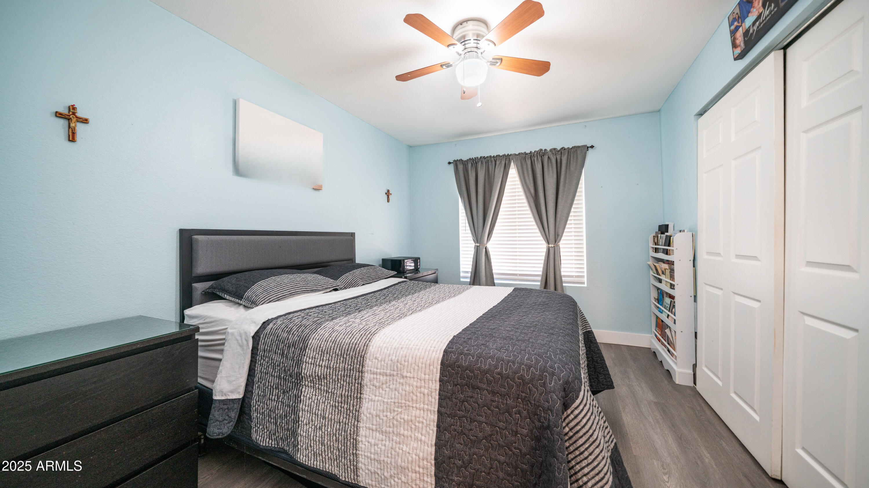 2827 E WALTANN Lane, 3