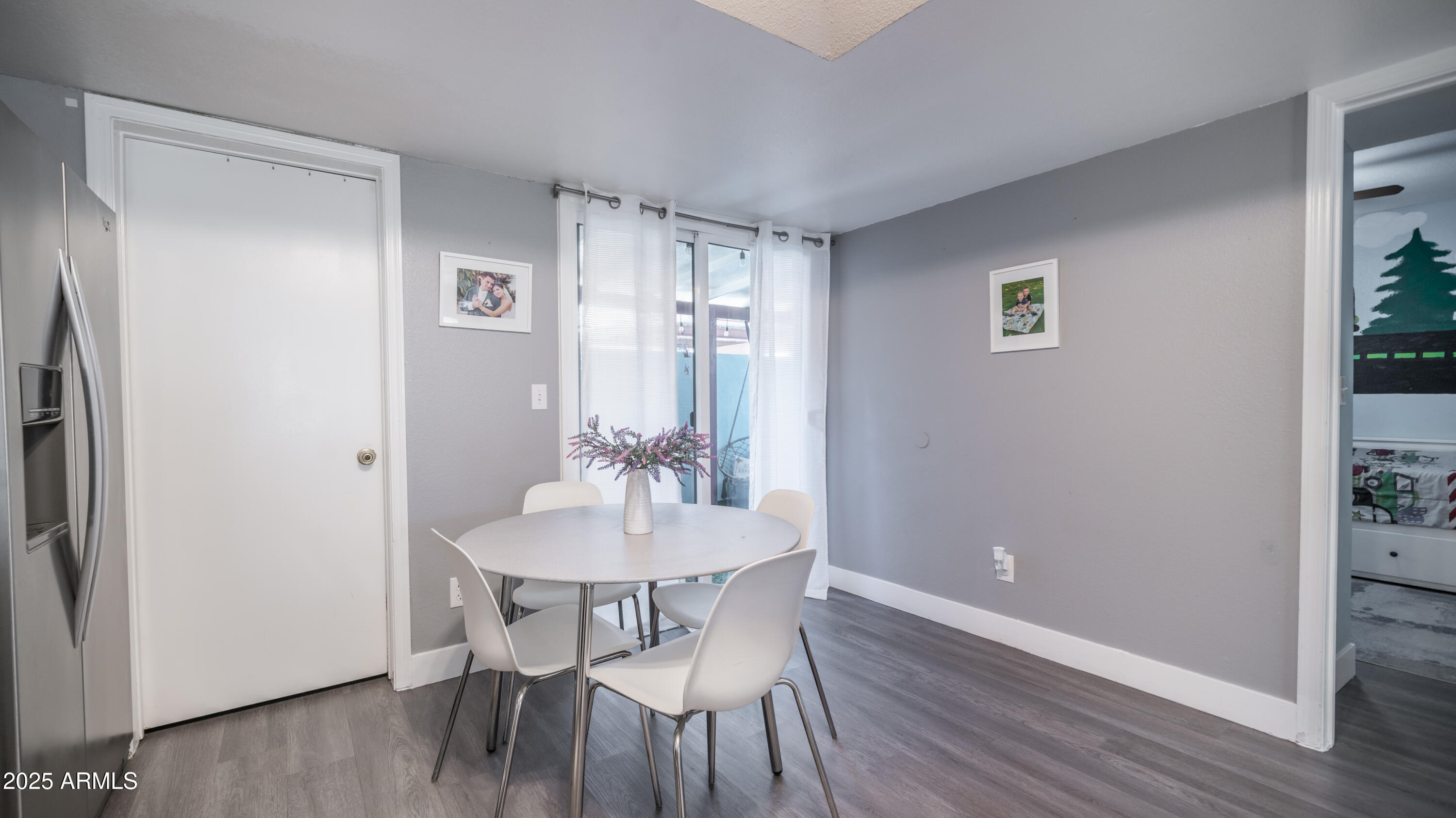 2827 E WALTANN Lane, 3