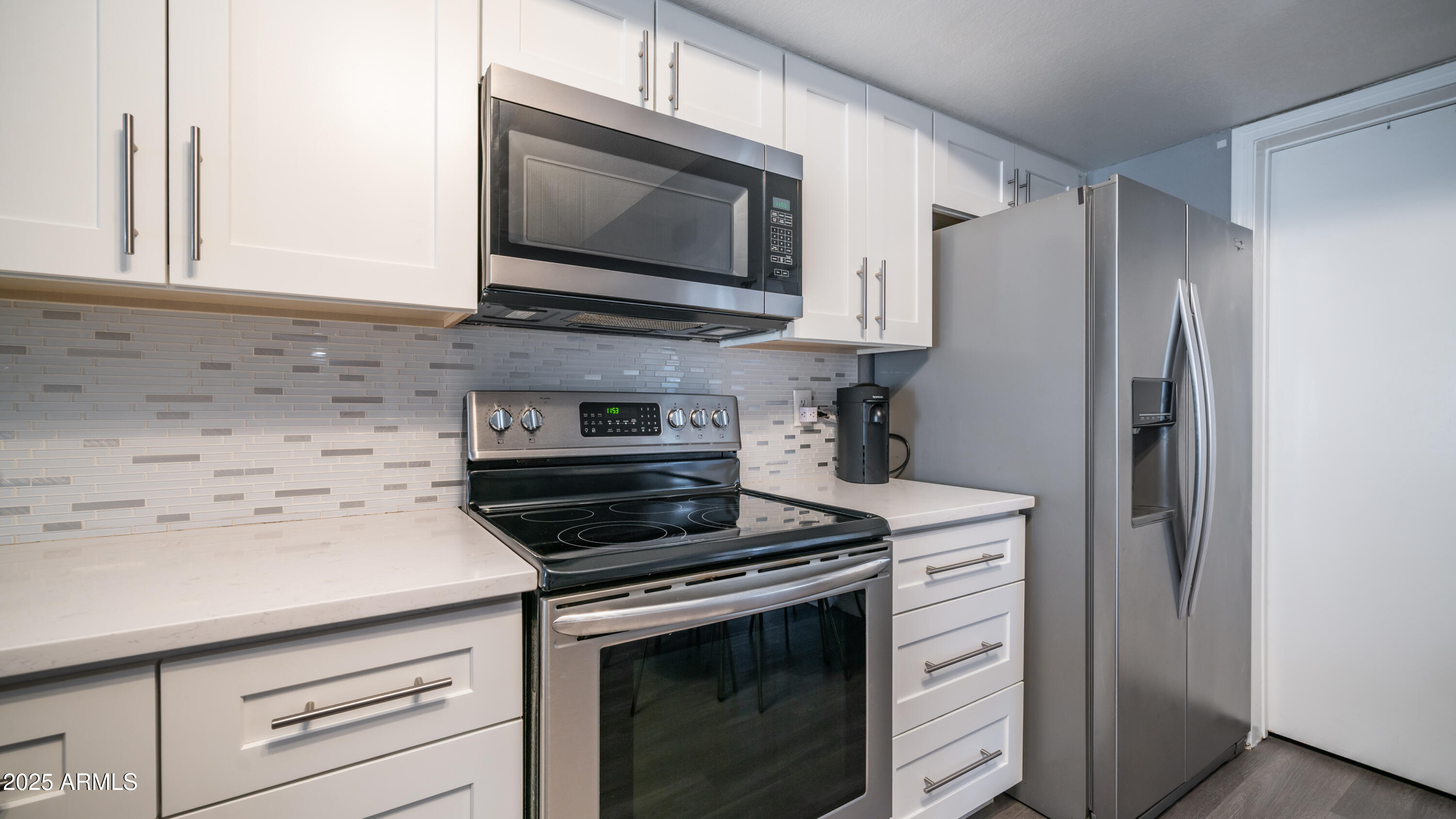 2827 E WALTANN Lane, 3