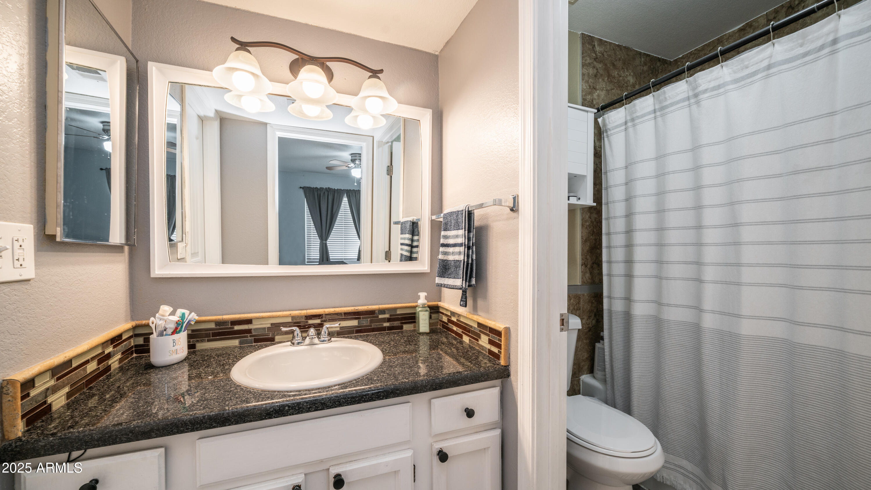 2827 E WALTANN Lane, 3