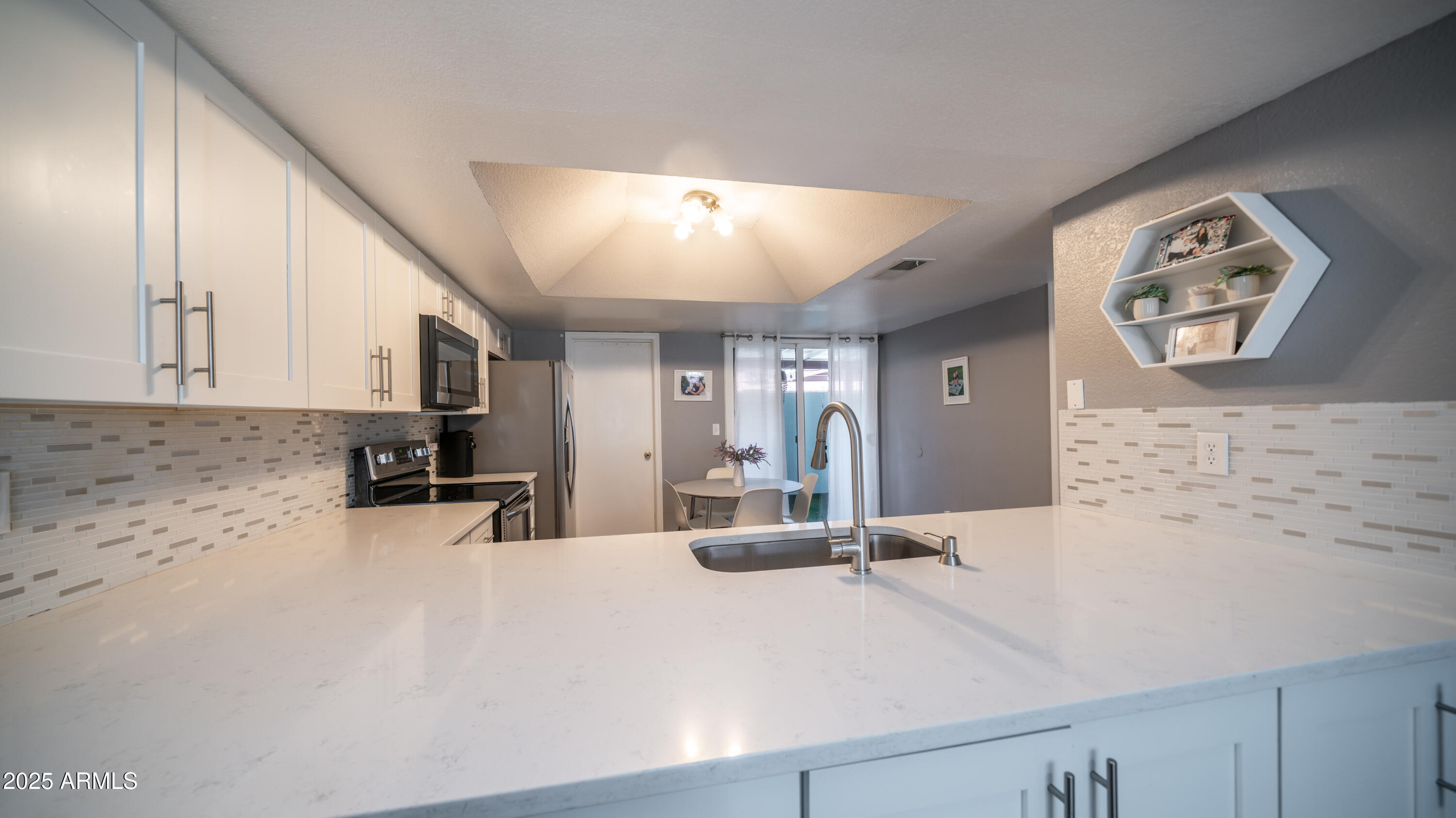 2827 E WALTANN Lane, 3