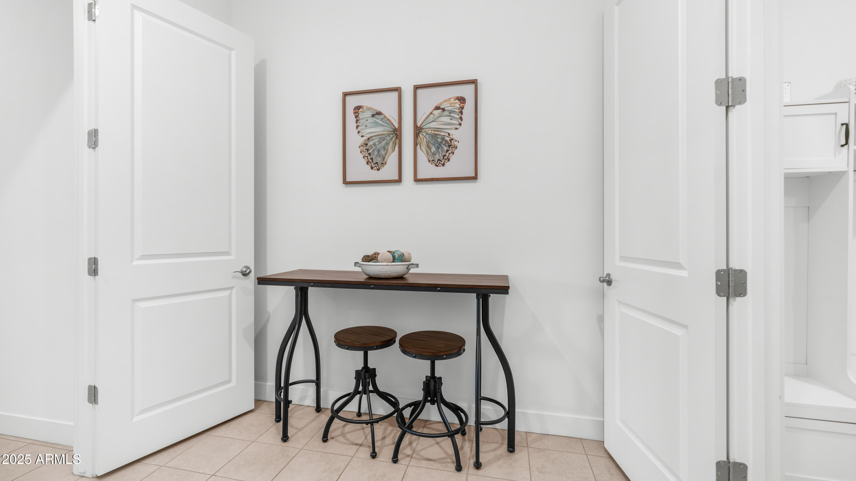 8022 W NORTHVIEW Avenue