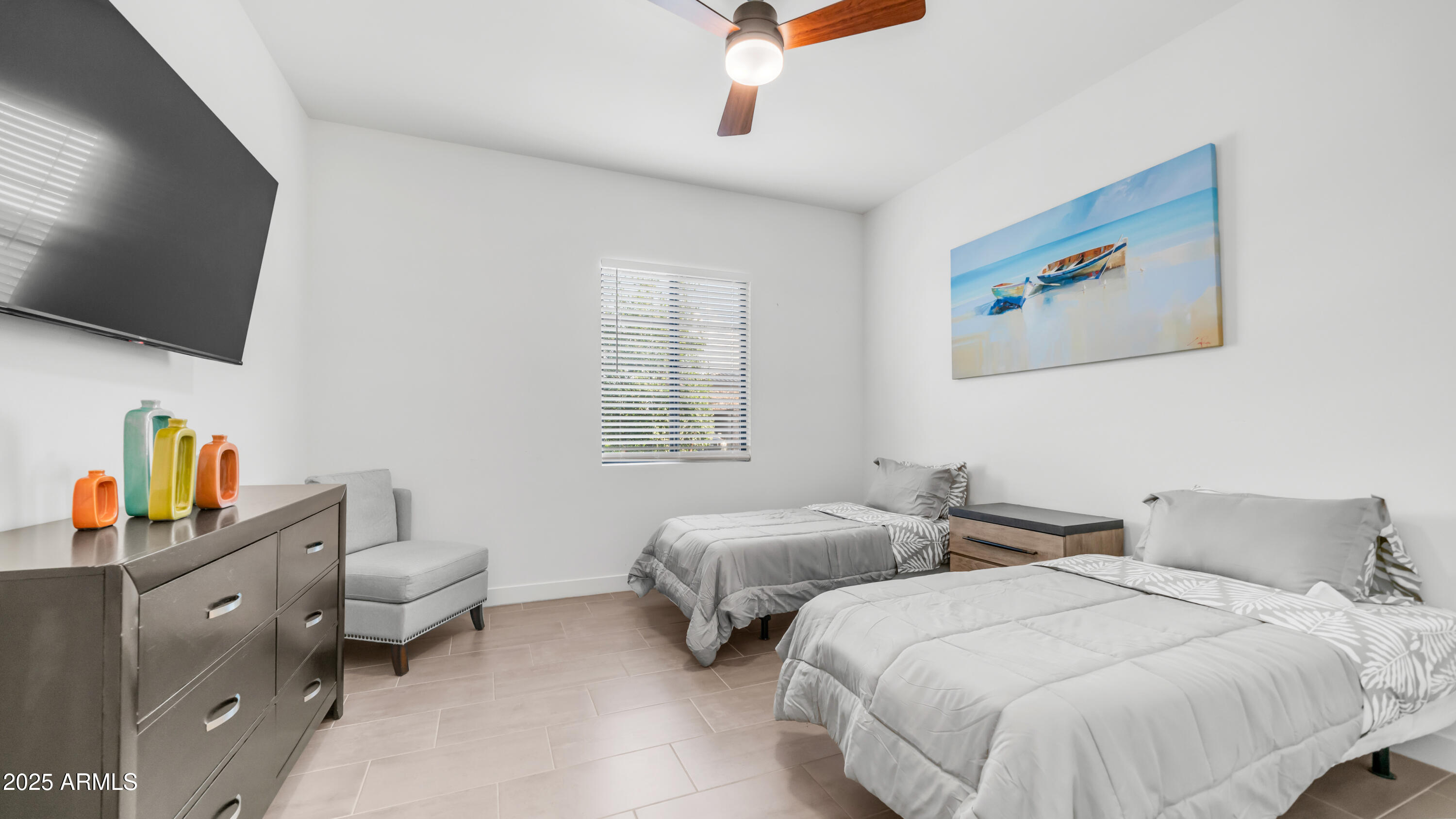 8022 W NORTHVIEW Avenue