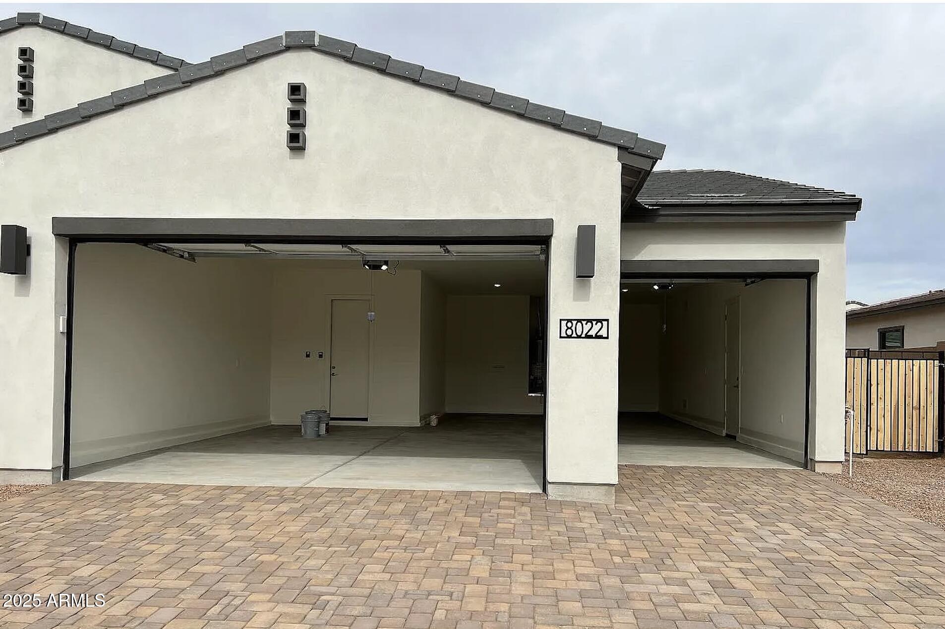 8022 W NORTHVIEW Avenue