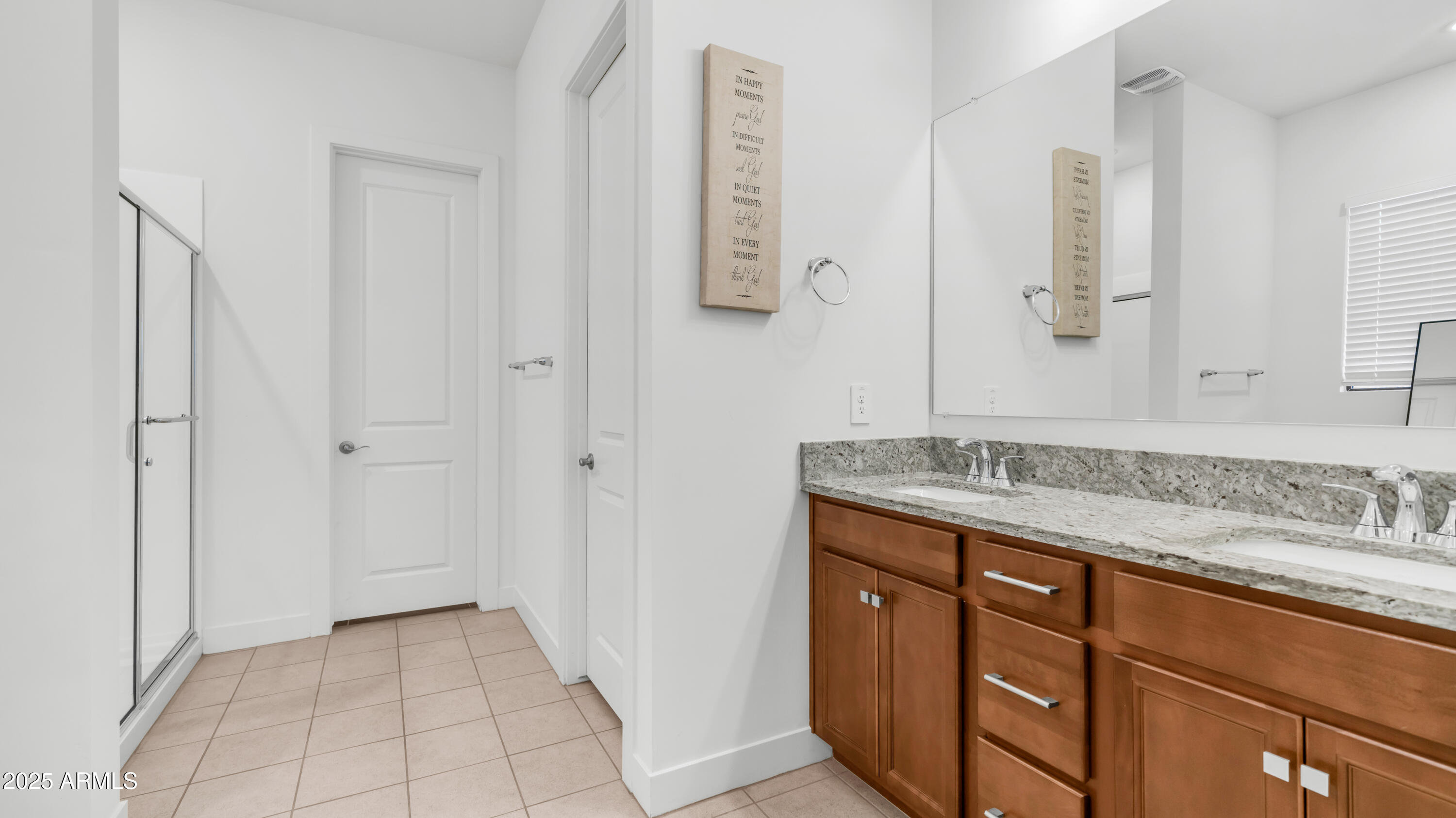 8022 W NORTHVIEW Avenue