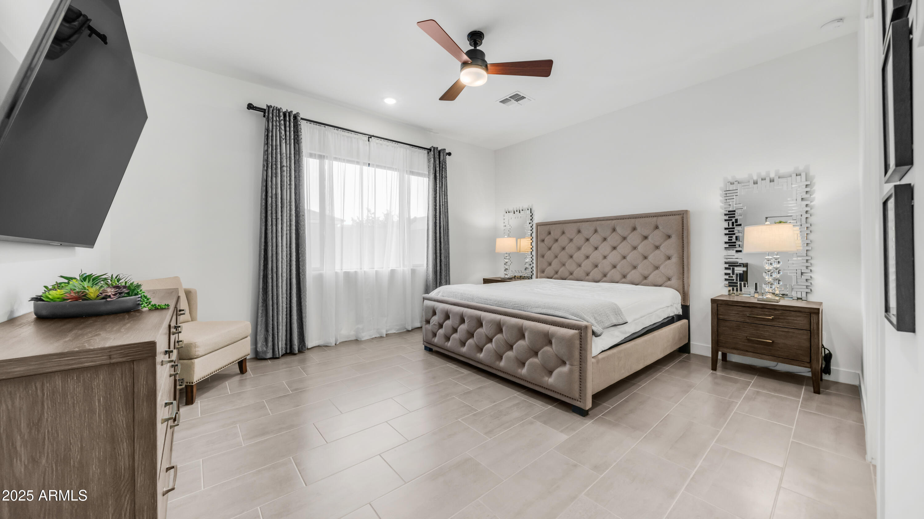 8022 W NORTHVIEW Avenue