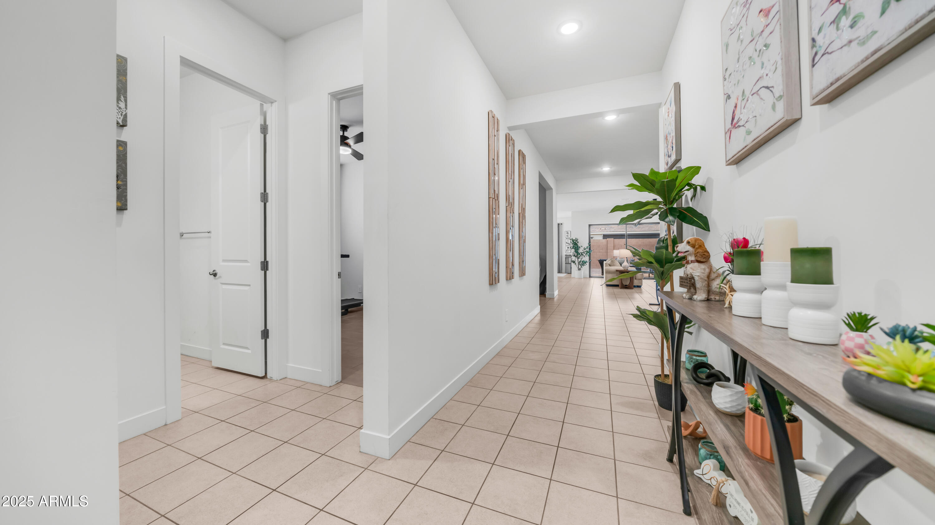 8022 W NORTHVIEW Avenue